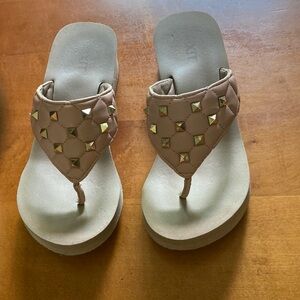 Comfortable Mixit  1 3/4 wedge sandal preowned size8 $21